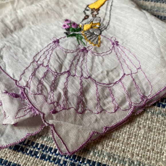 Vintage embroidered handkerchief scalloped edges BRIDGERTON - Picture 3 of 6